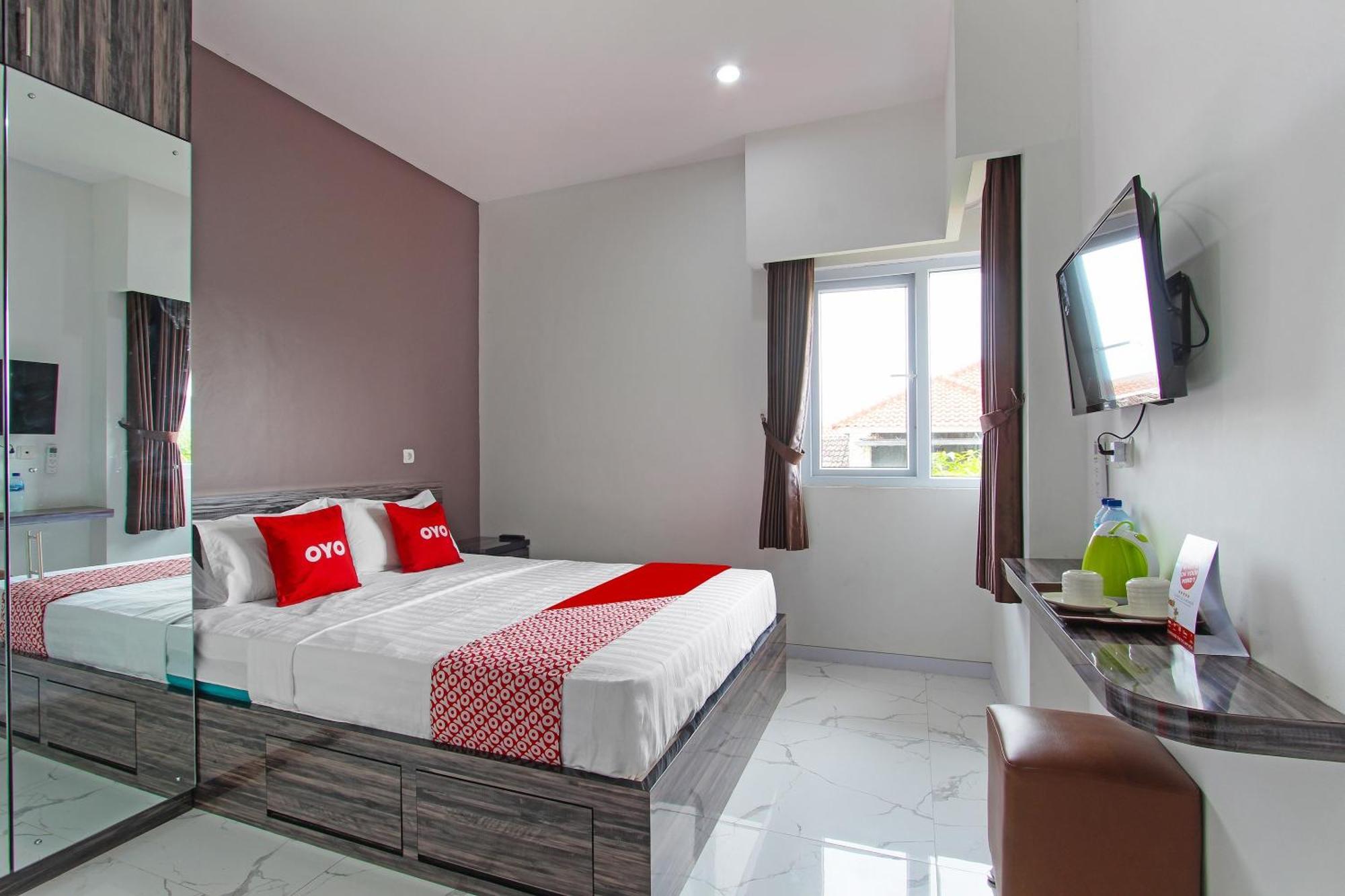 Super Oyo Capital O 91665 D'Prof Exclusive Guesthouse Semarang Buitenkant foto
