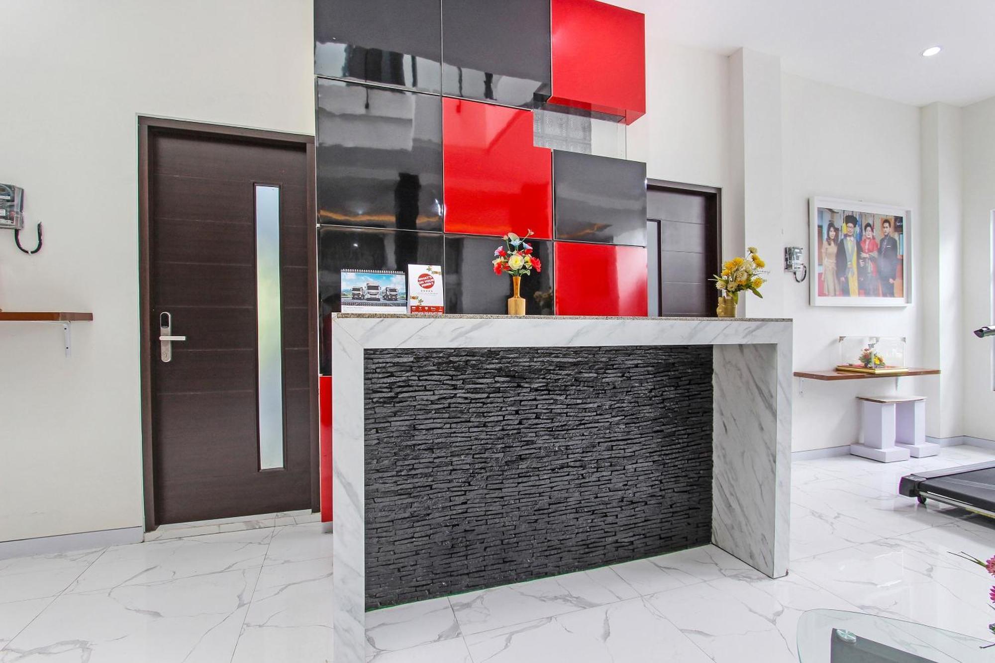 Super Oyo Capital O 91665 D'Prof Exclusive Guesthouse Semarang Buitenkant foto