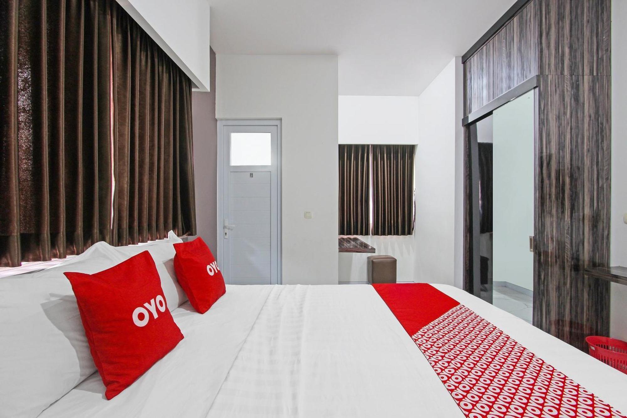 Super Oyo Capital O 91665 D'Prof Exclusive Guesthouse Semarang Buitenkant foto
